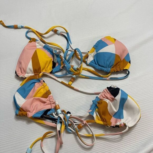 Maaji Swizzle Camellia Sliding Triangle Reversible Bikini Top Size Medium - Picture 7 of 7